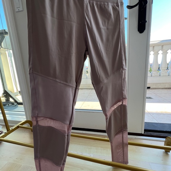 Mauve 2 piece leggings set with mesh on legs - Picture 2 of 3